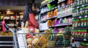 Ảnh: H&agrave;ng b&aacute;n lẻ phục vụ nhu cầu ti&ecirc;u d&ugrave;ng&nbsp;